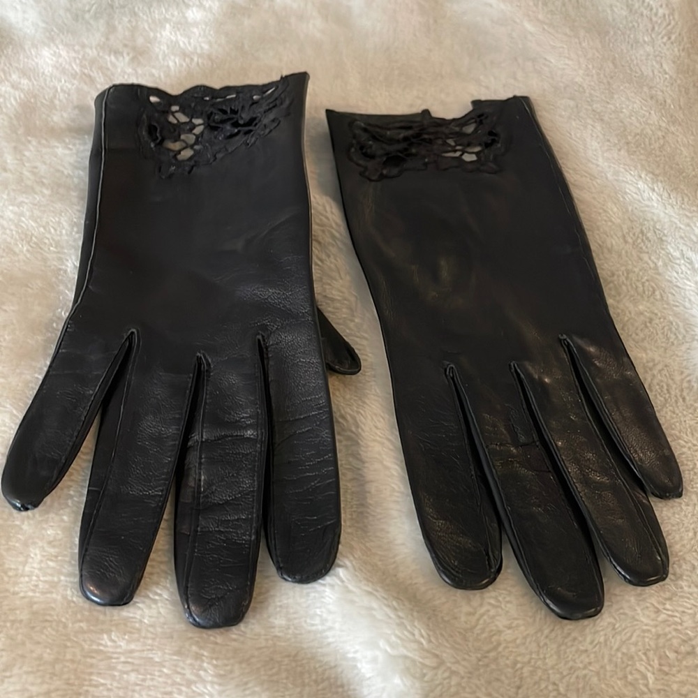 Miss Aris Vintage Black Leather Gloves w/ Cut-Out Embroidery on Front